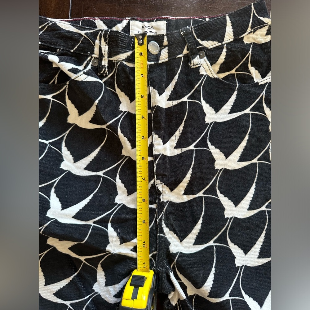 RVCA - Picture 5 of 5